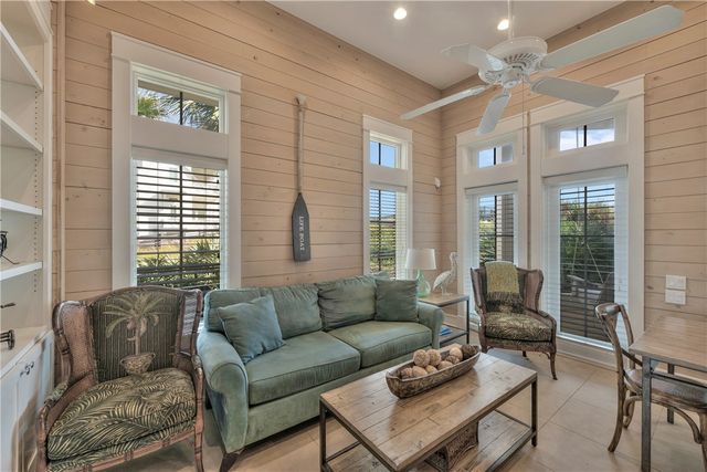 220 Seaside Dr, Port Aransas, TX 78373