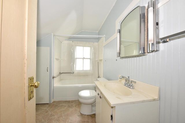 451 W Kilbourn AVENUE, West Bend, WI 53095