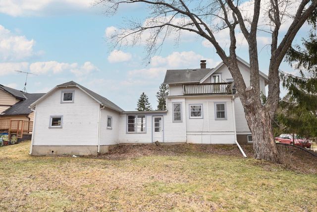 451 W Kilbourn AVENUE, West Bend, WI 53095