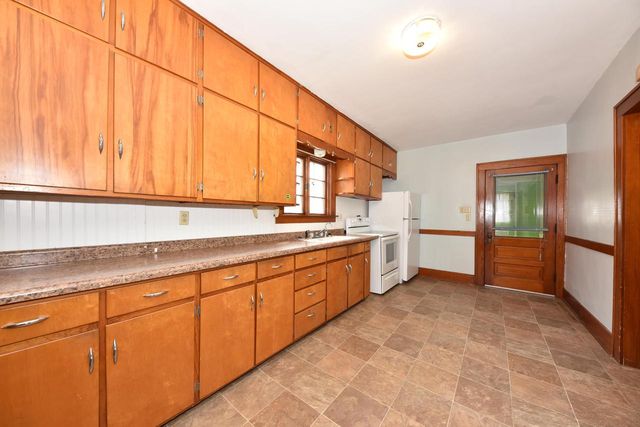 451 W Kilbourn AVENUE, West Bend, WI 53095