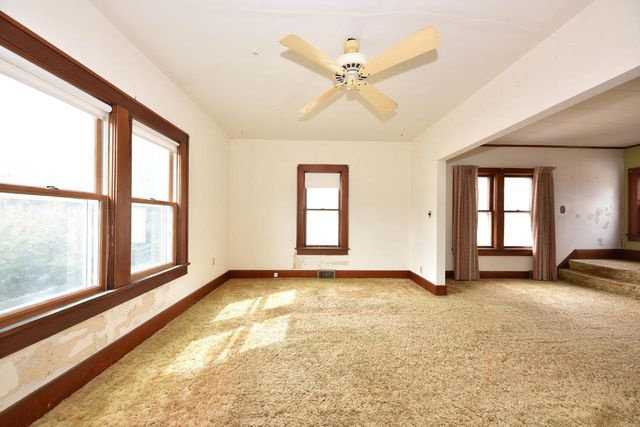 451 W Kilbourn AVENUE, West Bend, WI 53095