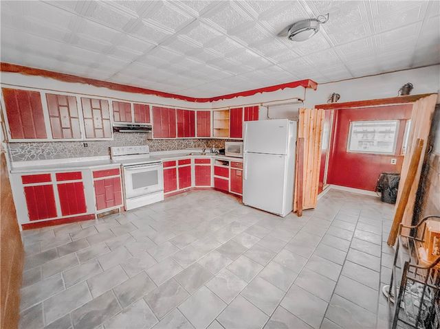 345 Top St, Georges Twp, PA 15478