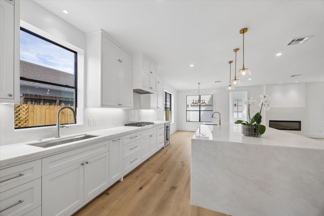 4714 W Alabama Street, Houston, TX 77027