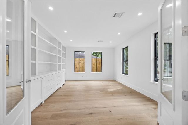 4714 W Alabama Street, Houston, TX 77027