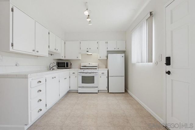 4885 Cole 34, San Diego, CA 92117