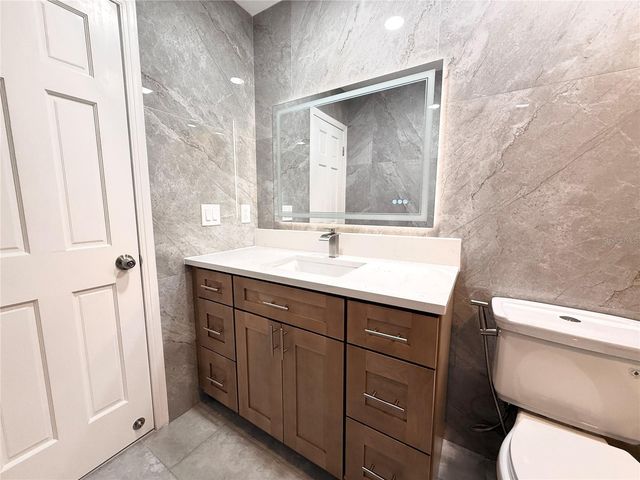 4717 DEERWALK AVENUE, Tampa, FL 33624