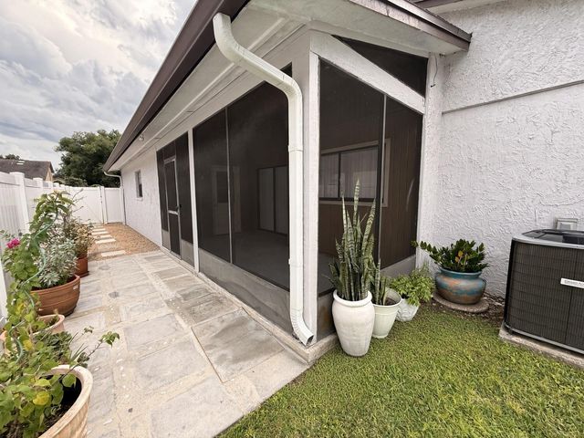 4717 DEERWALK AVENUE, Tampa, FL 33624