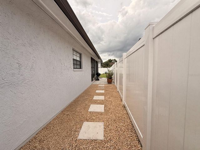 4717 DEERWALK AVENUE, Tampa, FL 33624