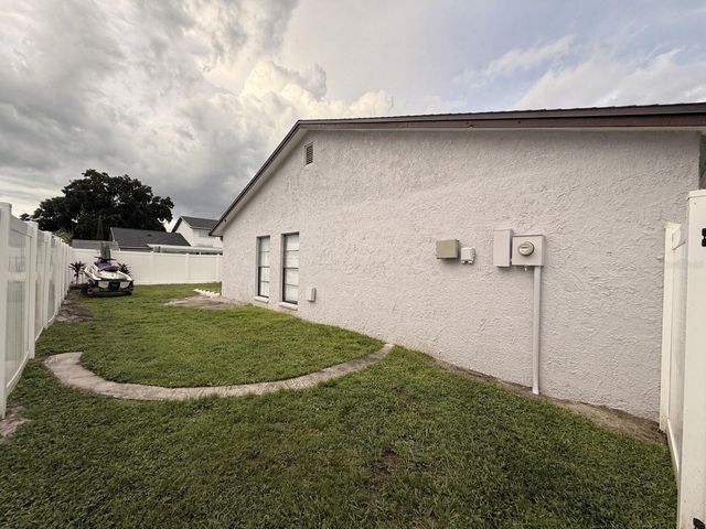 4717 DEERWALK AVENUE, Tampa, FL 33624