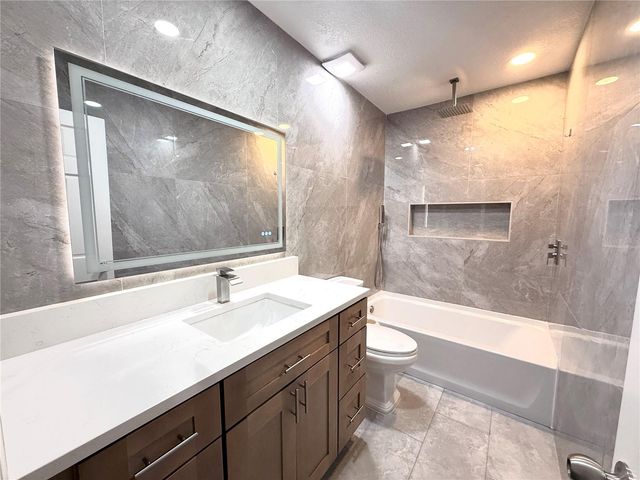 4717 DEERWALK AVENUE, Tampa, FL 33624