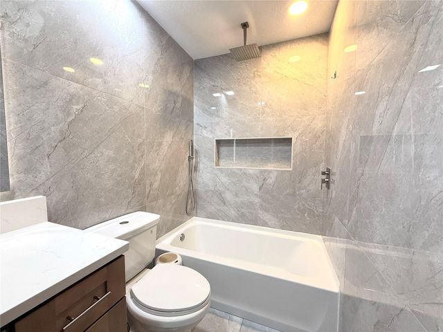4717 DEERWALK AVENUE, Tampa, FL 33624