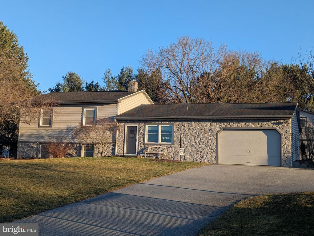 7987 ELIZABETHTOWN RD, Elizabethtown, PA 17022