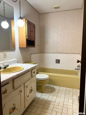 207 PATRICIA Lane, West Frankfort, IL 62896