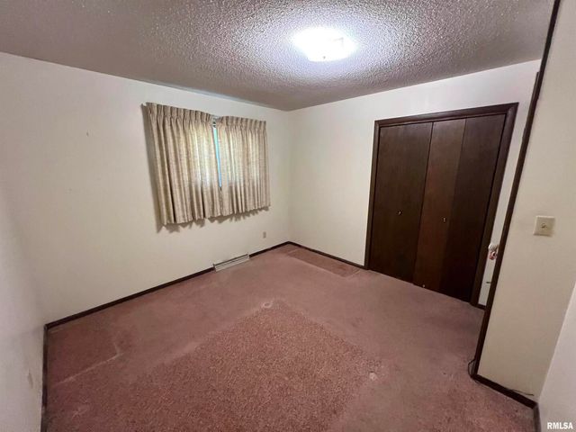 207 PATRICIA Lane, West Frankfort, IL 62896