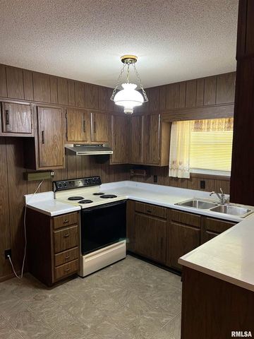 207 PATRICIA Lane, West Frankfort, IL 62896