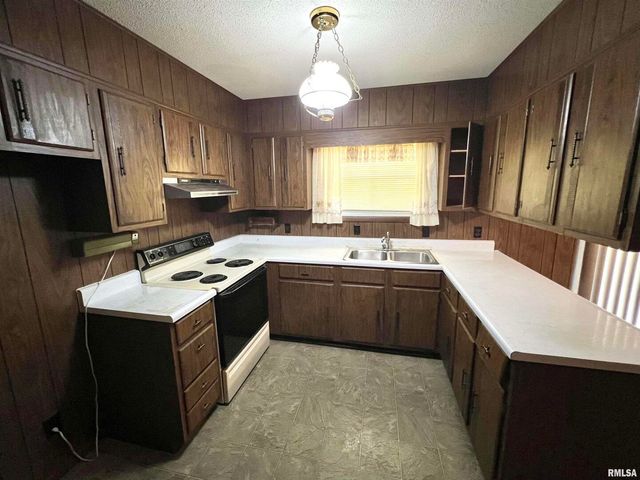 207 PATRICIA Lane, West Frankfort, IL 62896