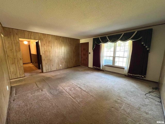 207 PATRICIA Lane, West Frankfort, IL 62896