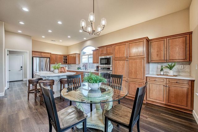 2820 Serena Avenue, Clovis, CA 93619