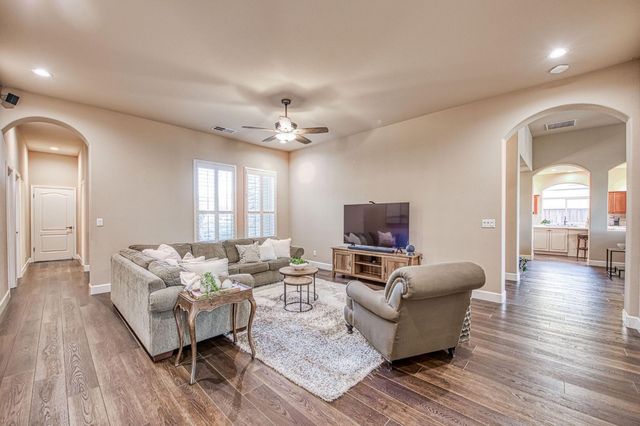 2820 Serena Avenue, Clovis, CA 93619