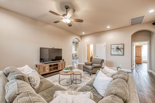 2820 Serena Avenue, Clovis, CA 93619