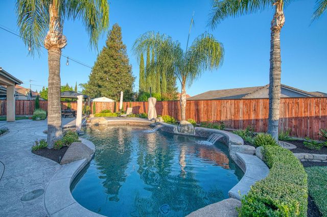 2820 Serena Avenue, Clovis, CA 93619