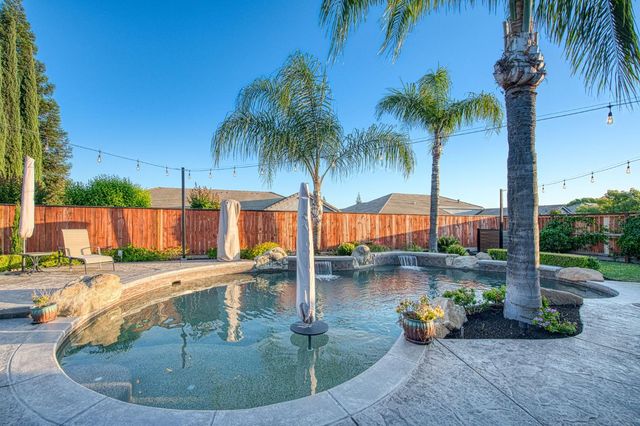 2820 Serena Avenue, Clovis, CA 93619