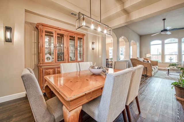2820 Serena Avenue, Clovis, CA 93619