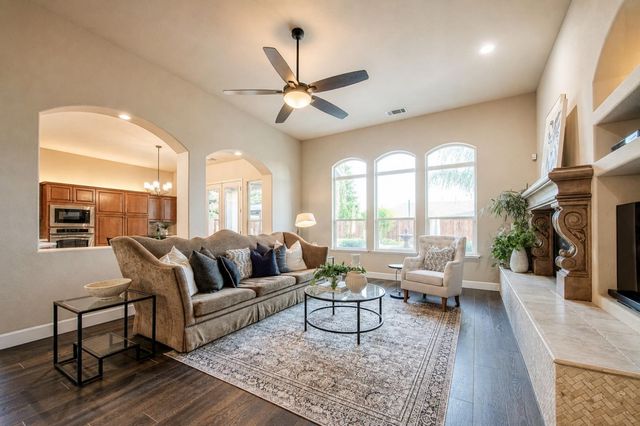 2820 Serena Avenue, Clovis, CA 93619