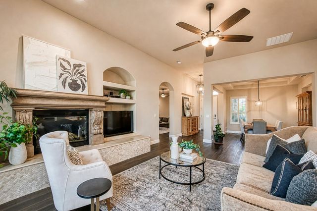 2820 Serena Avenue, Clovis, CA 93619