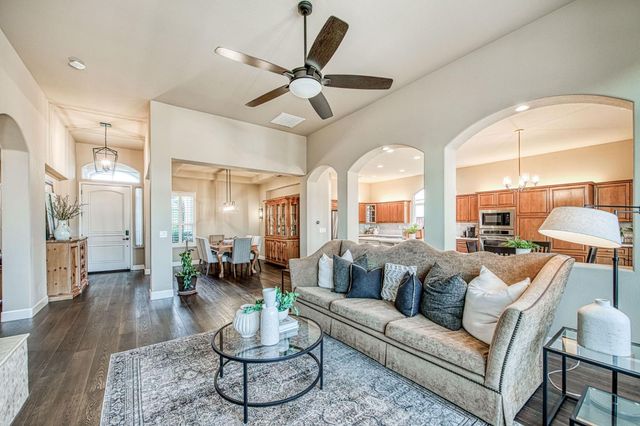2820 Serena Avenue, Clovis, CA 93619
