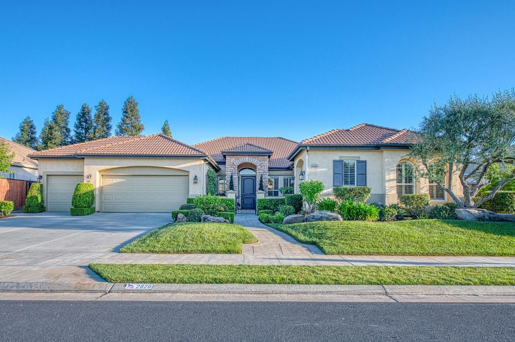 2820 Serena Avenue, Clovis, CA 93619