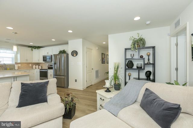 51 LUDGATE MNR, Falling Waters, WV 25419