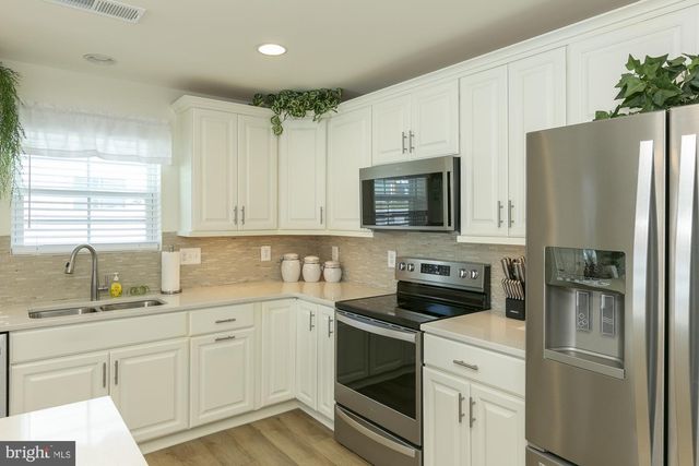 51 LUDGATE MNR, Falling Waters, WV 25419