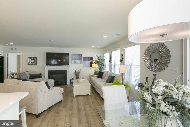 51 LUDGATE MNR, Falling Waters, WV 25419