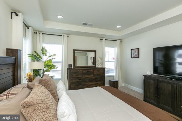 51 LUDGATE MNR, Falling Waters, WV 25419