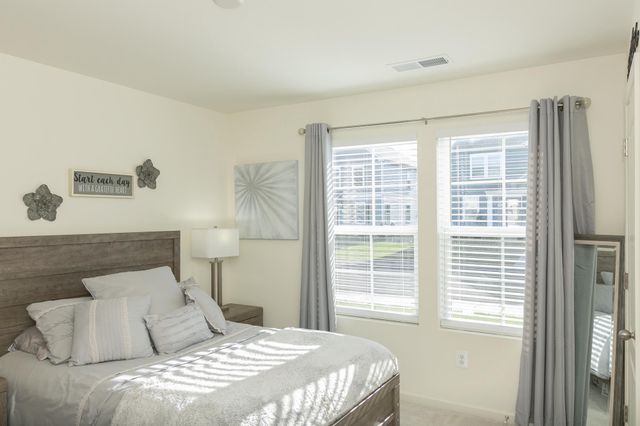 51 LUDGATE MNR, Falling Waters, WV 25419