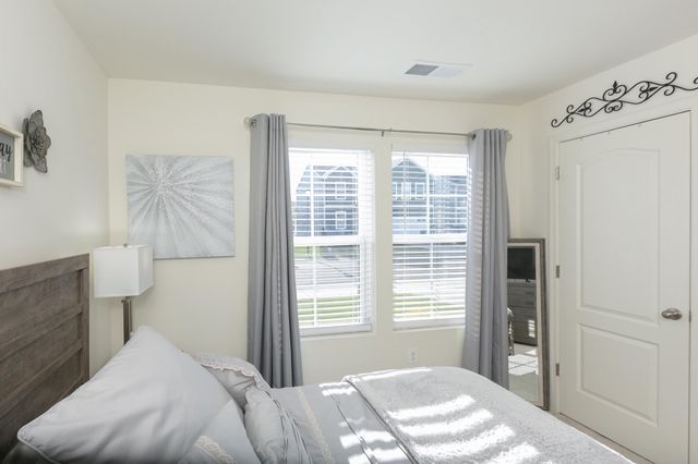 51 LUDGATE MNR, Falling Waters, WV 25419