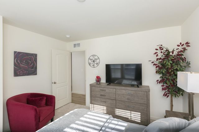 51 LUDGATE MNR, Falling Waters, WV 25419