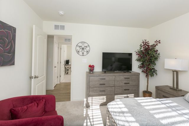 51 LUDGATE MNR, Falling Waters, WV 25419