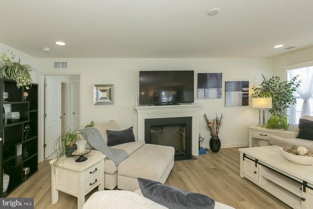 51 LUDGATE MNR, Falling Waters, WV 25419