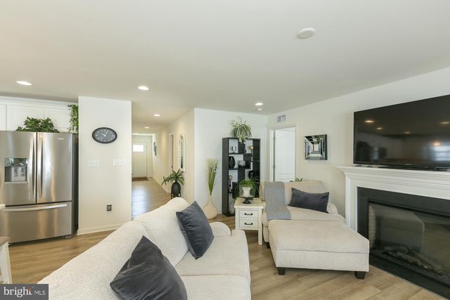 51 LUDGATE MNR, Falling Waters, WV 25419