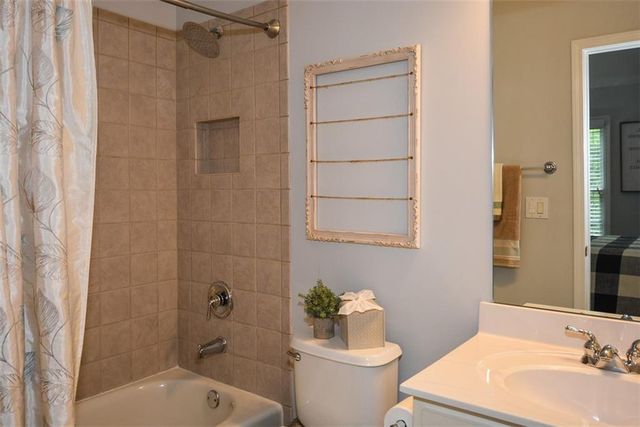 5702 Waters Edge Trail, Roswell, GA 30075