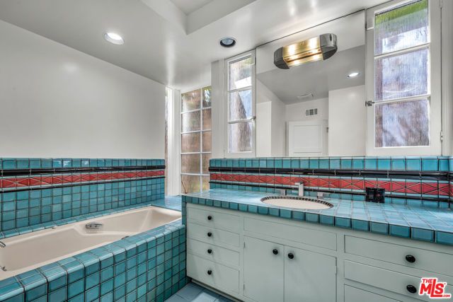 1521 Midvale Avenue, Los Angeles, CA 90024