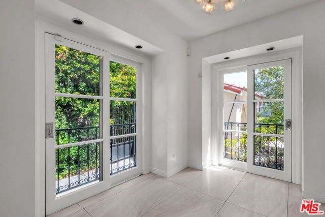 1521 Midvale Avenue, Los Angeles, CA 90024