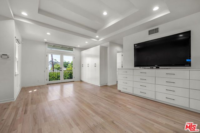 1521 Midvale Avenue, Los Angeles, CA 90024