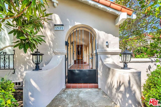 1521 Midvale Avenue, Los Angeles, CA 90024