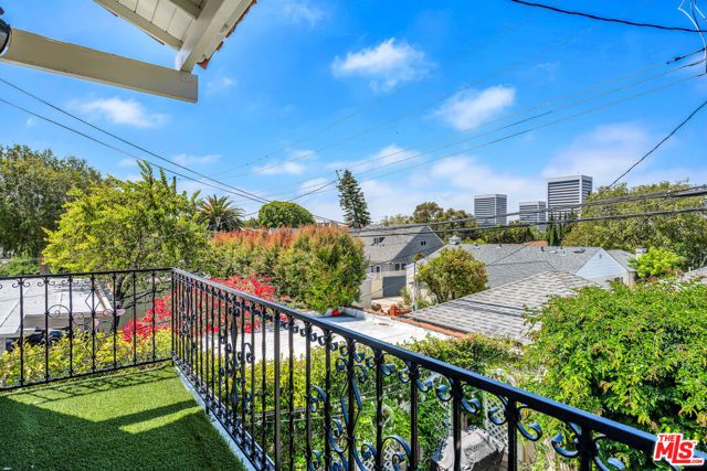 1521 Midvale Avenue, Los Angeles, CA 90024