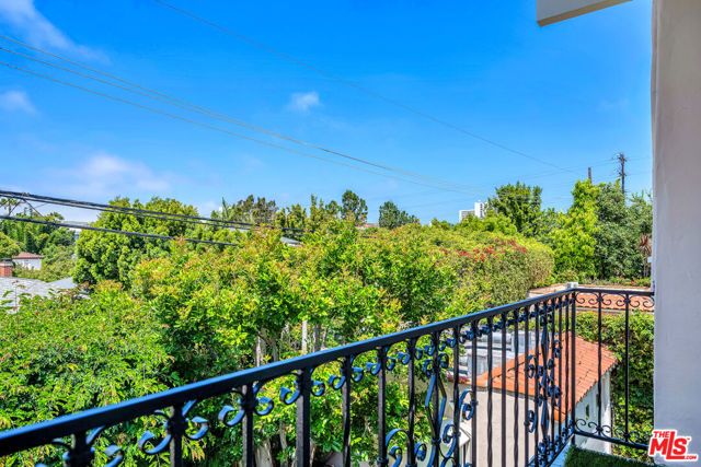 1521 Midvale Avenue, Los Angeles, CA 90024