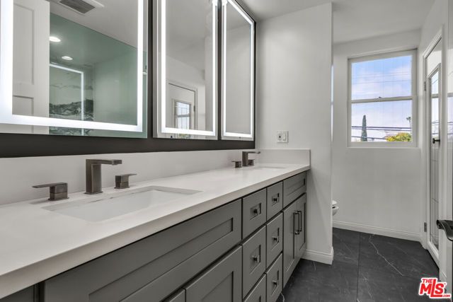 1521 Midvale Avenue, Los Angeles, CA 90024