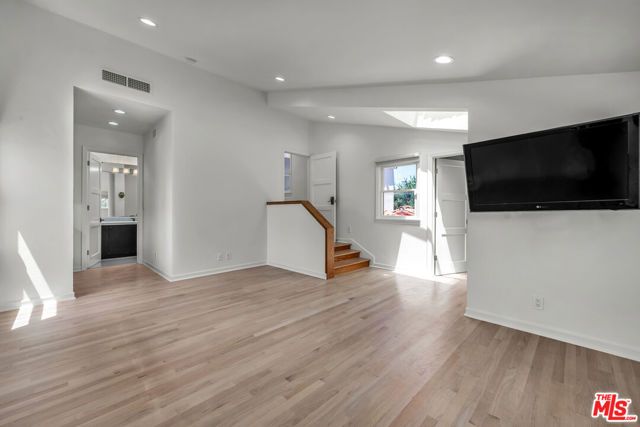 1521 Midvale Avenue, Los Angeles, CA 90024
